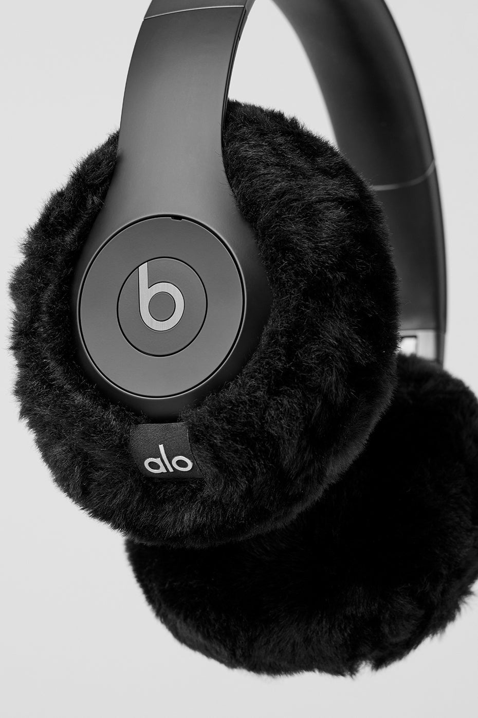 Beats Studio Pro Headphones - Black image 4