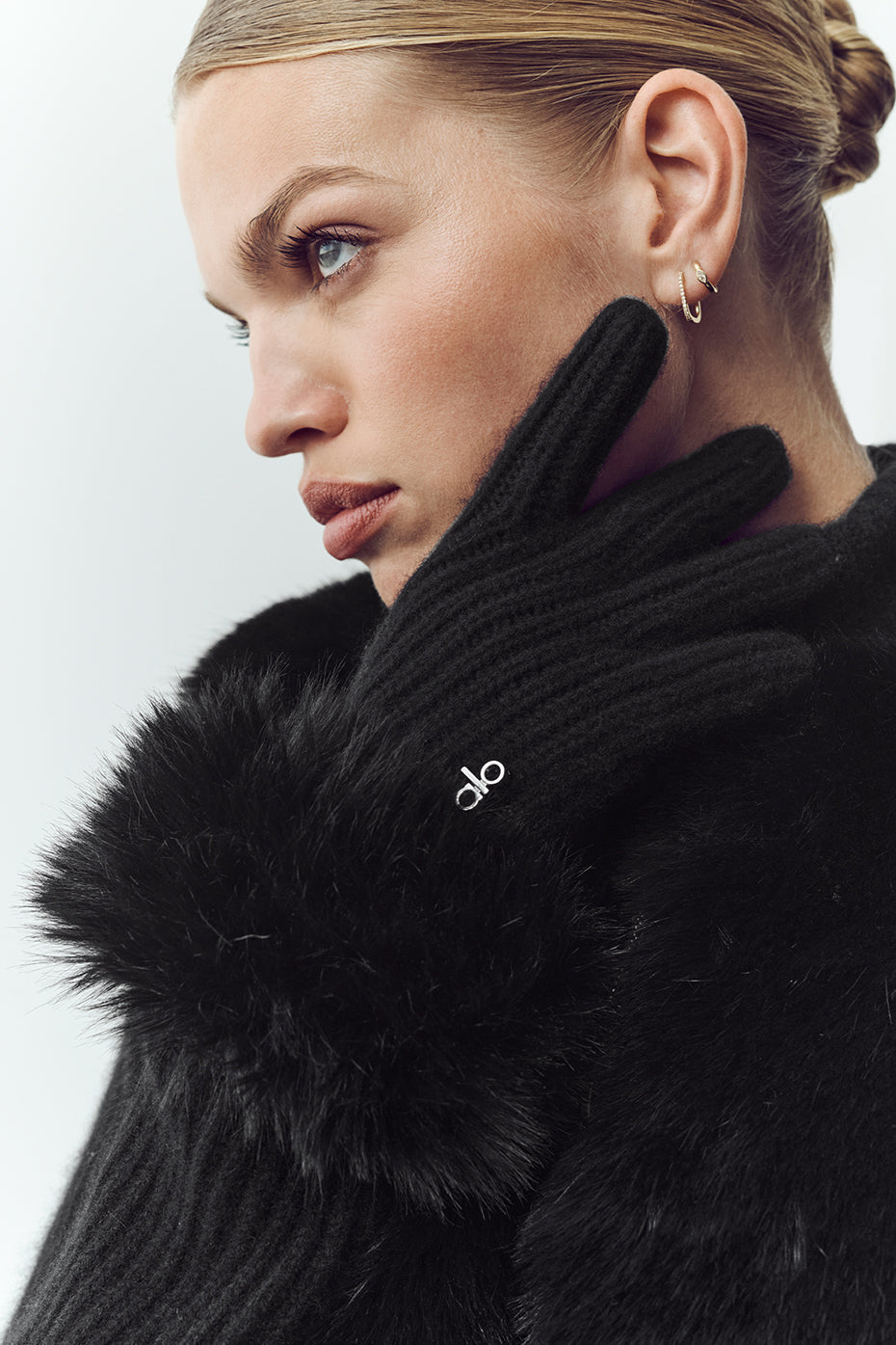 Courchevel Cashmere Gloves - Black image 1