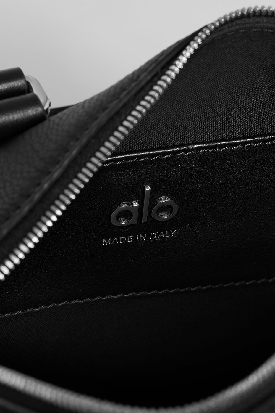 ALO Mini Voyage - Black Leather image 7