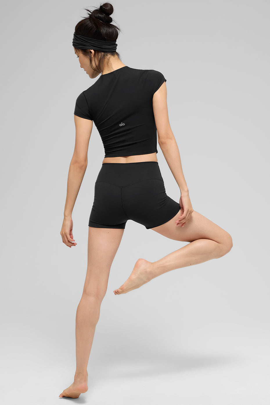 ALO Softsculpt Precision Short Sleeve Top - Black image 3