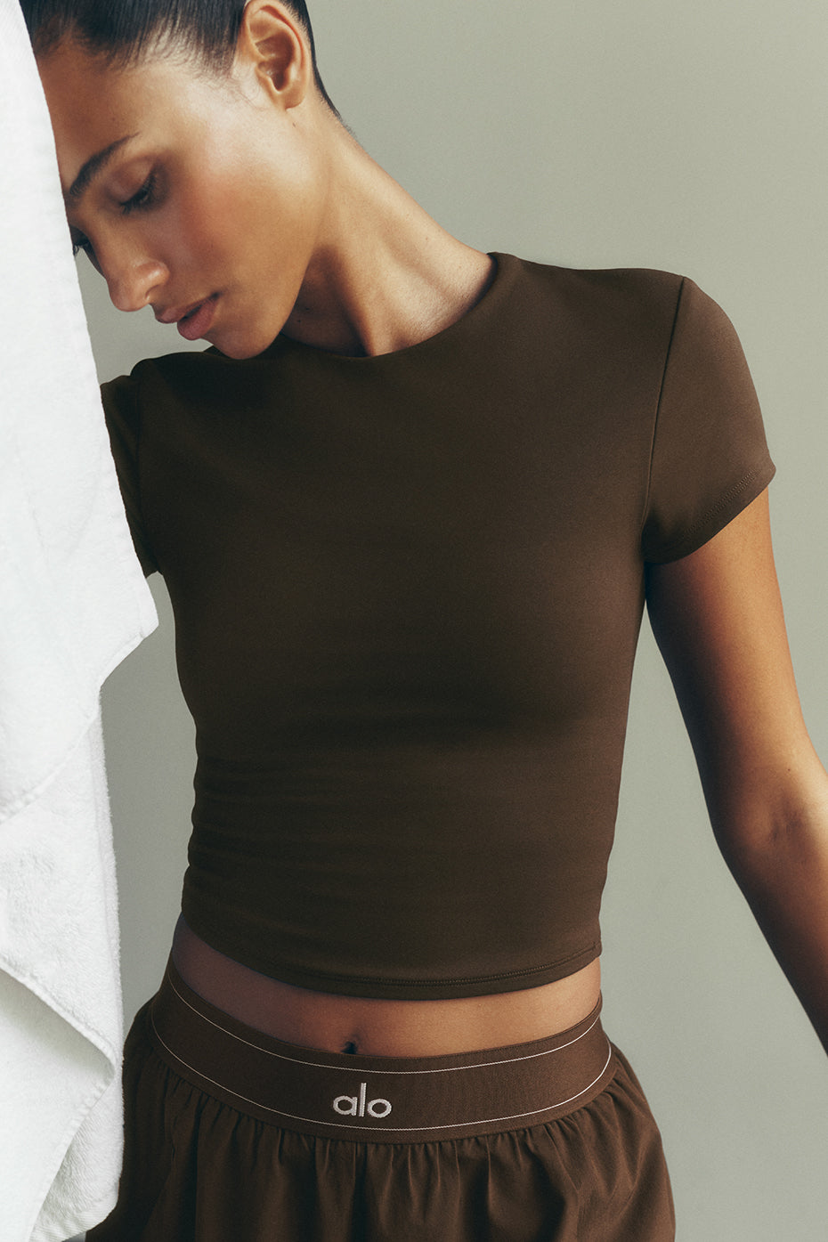 ALO Softsculpt Precision Short Sleeve Top - Espresso image 1