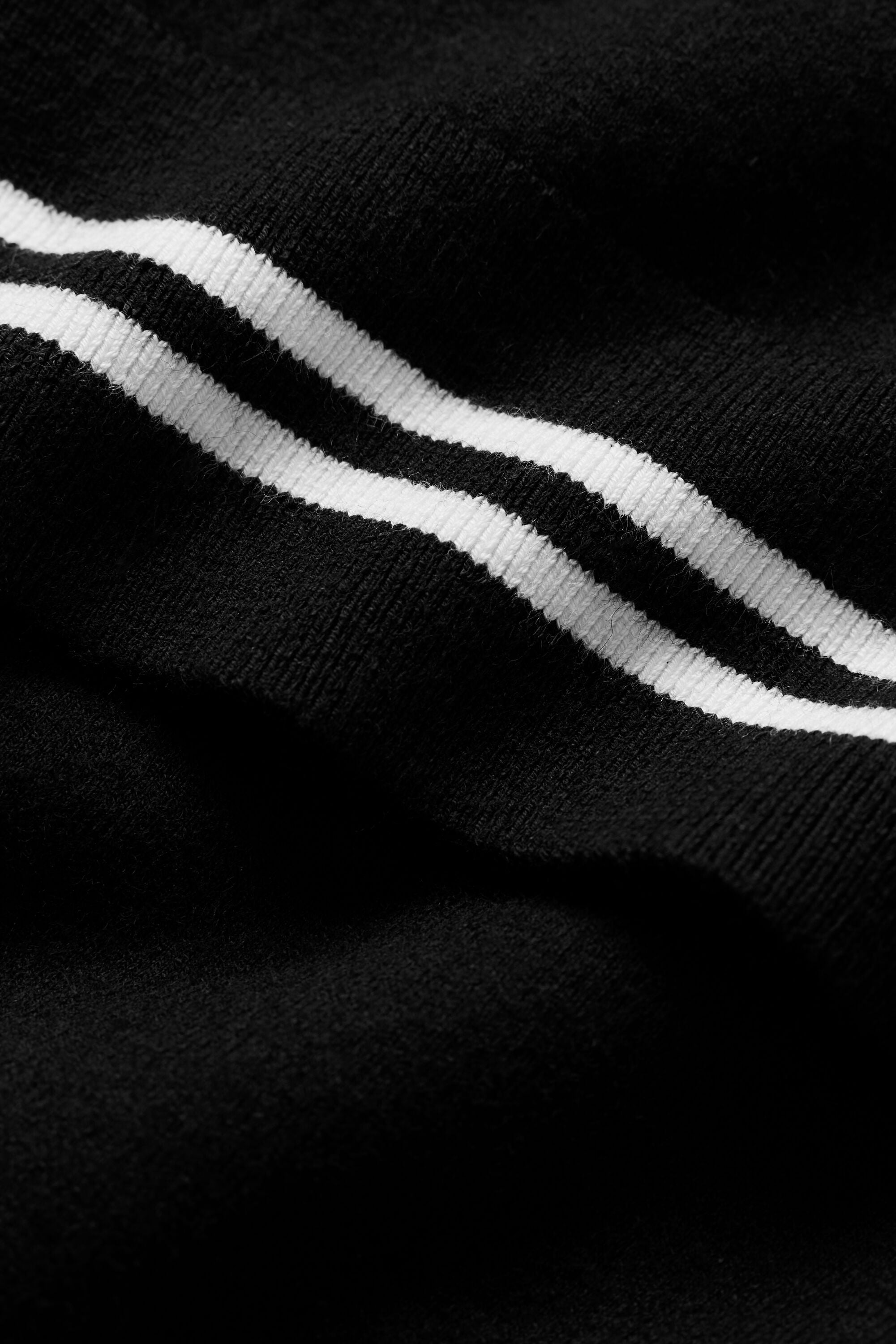 Cotton Cashmere My Serve Short Sleeve - Black/White image 5