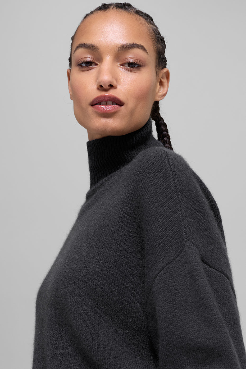 Wool Cashmere Cropped New Class Turtleneck Sweater - Black image 4