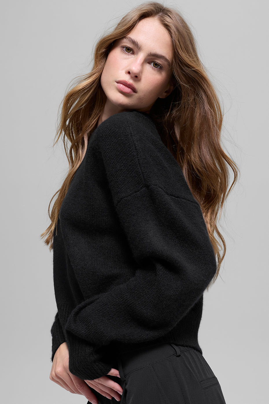 Wool Cashmere Cropped New Class Crewneck Sweater - Black image 4