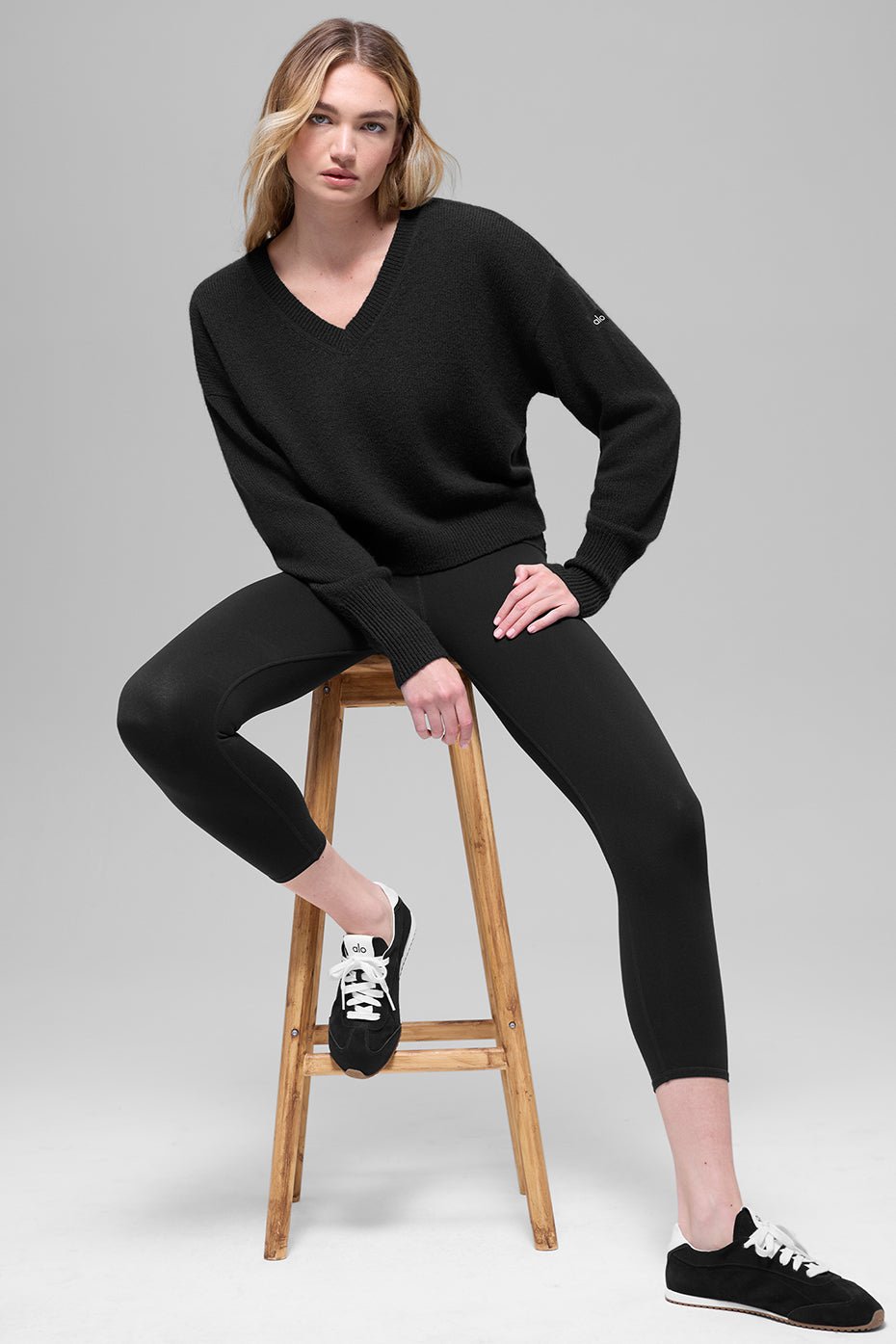 Wool Cashmere Cropped New Class V-Neck Sweater - Black image 3