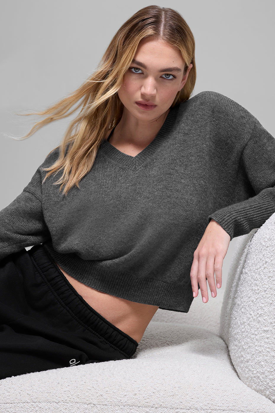 Wool Cashmere Cropped New Class V-Neck Sweater - Platinum Grey image 3