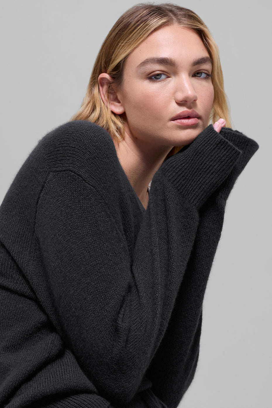 Wool Cashmere New Class Oversized V-Neck Sweater - Black image 4
