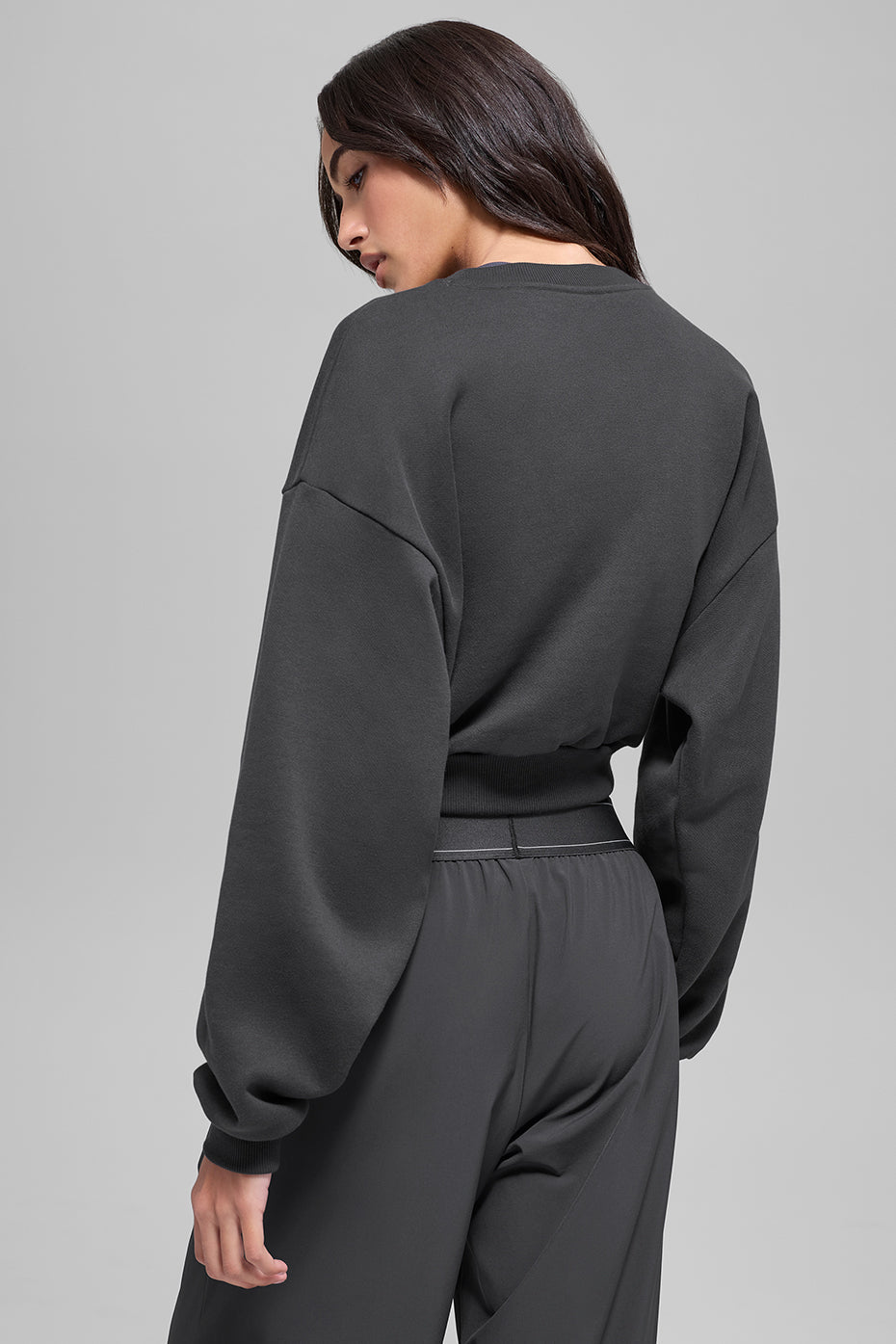 Cropped Accolade Crewneck - Anthracite image 4