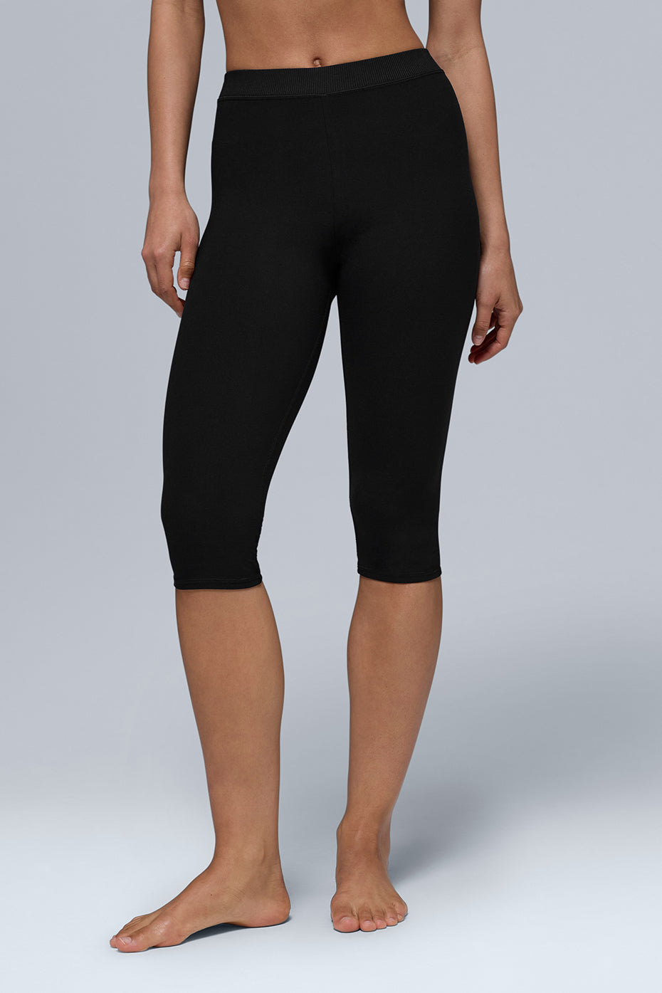Alosoft High-Waist Iconic 90's Capri - Black image 2