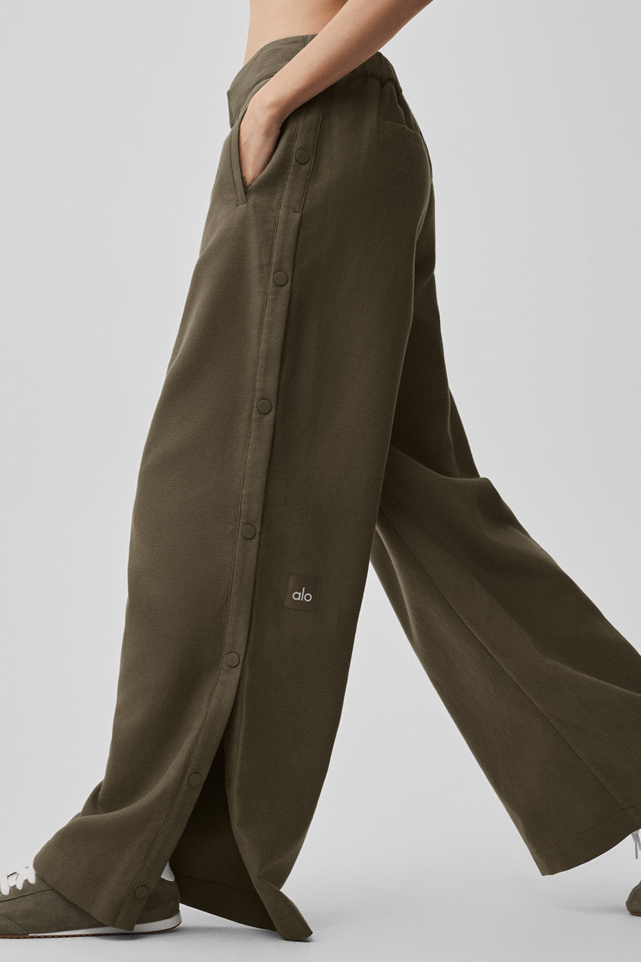 Mid-Rise Cosmopolitan Snap Pant - Olive Tree image 4