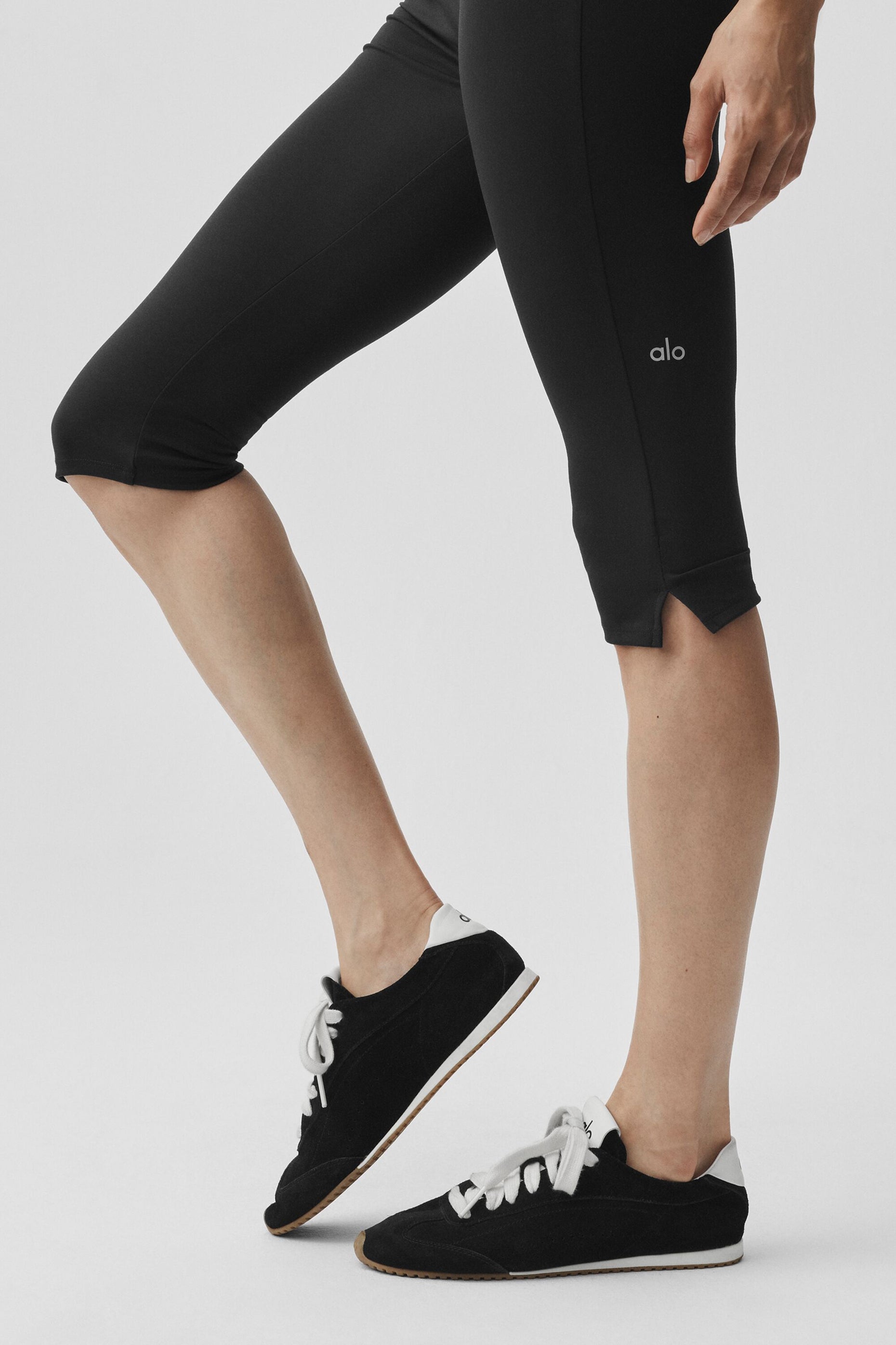ALO Softsculpt Shoreline Capri - Black image 5