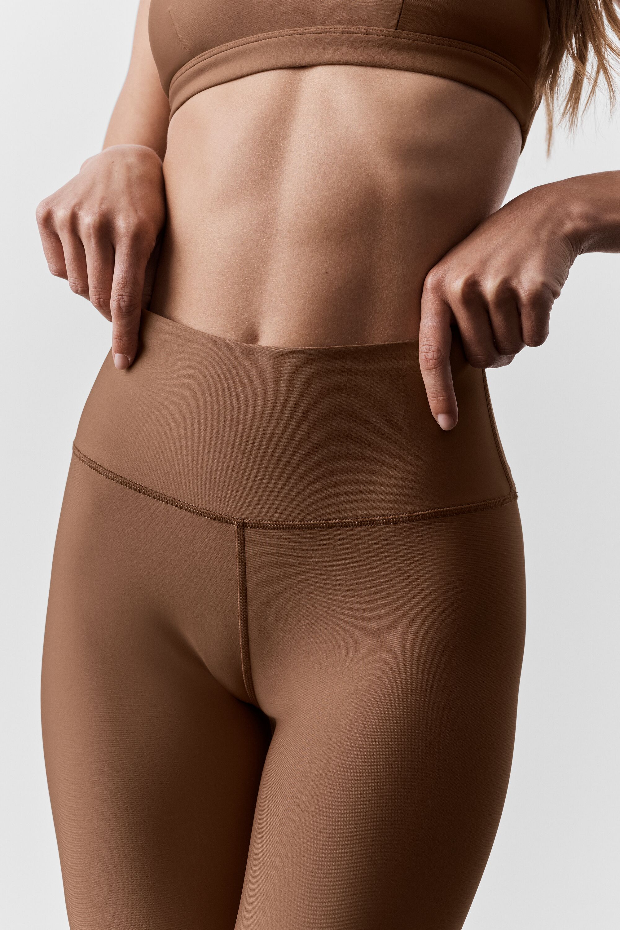 7/8 High-Waist Airlift Legging - Sun Kissed Brown image 3