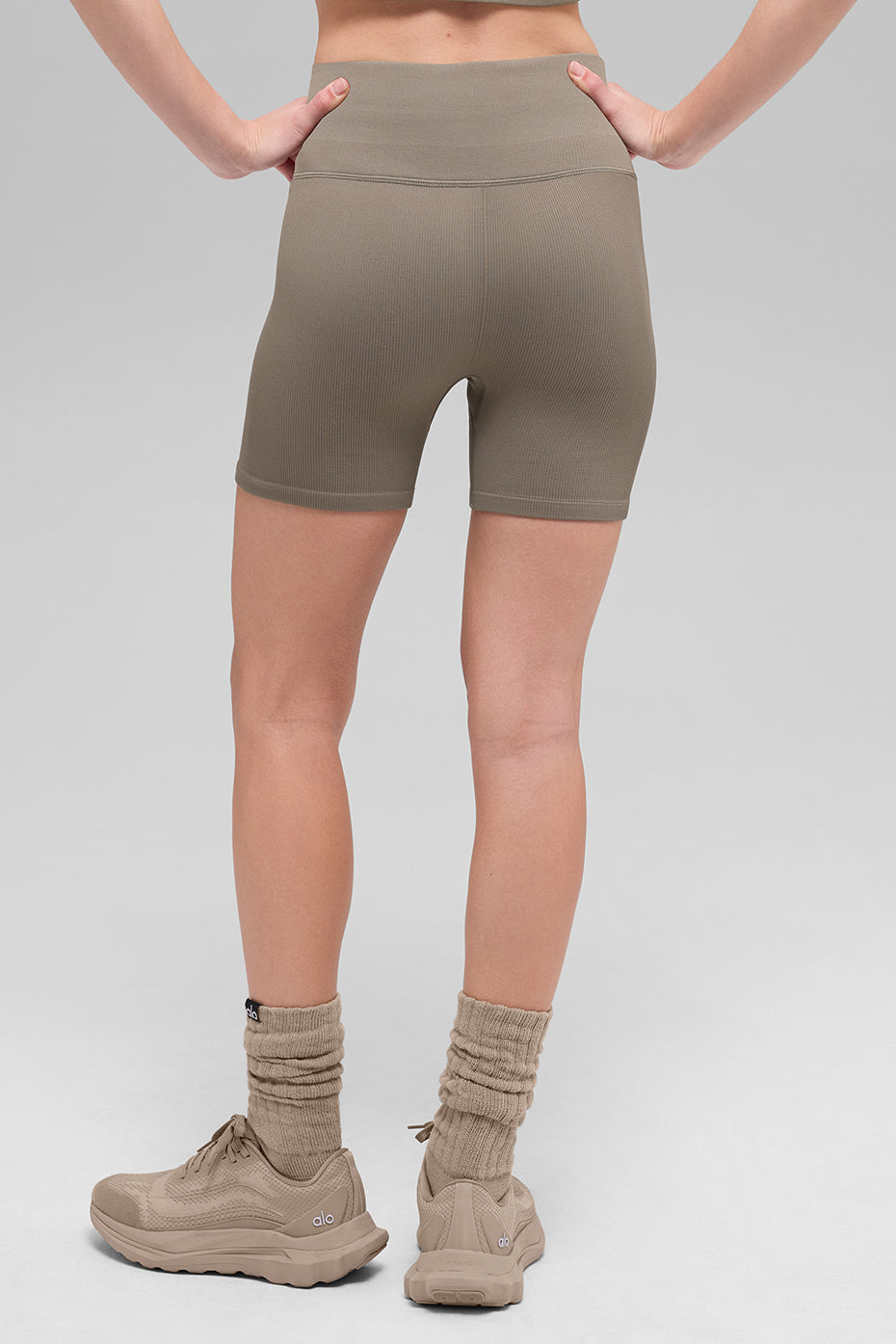 5" Seamless Ribbed Favorite Short - Light Cocoa image 3