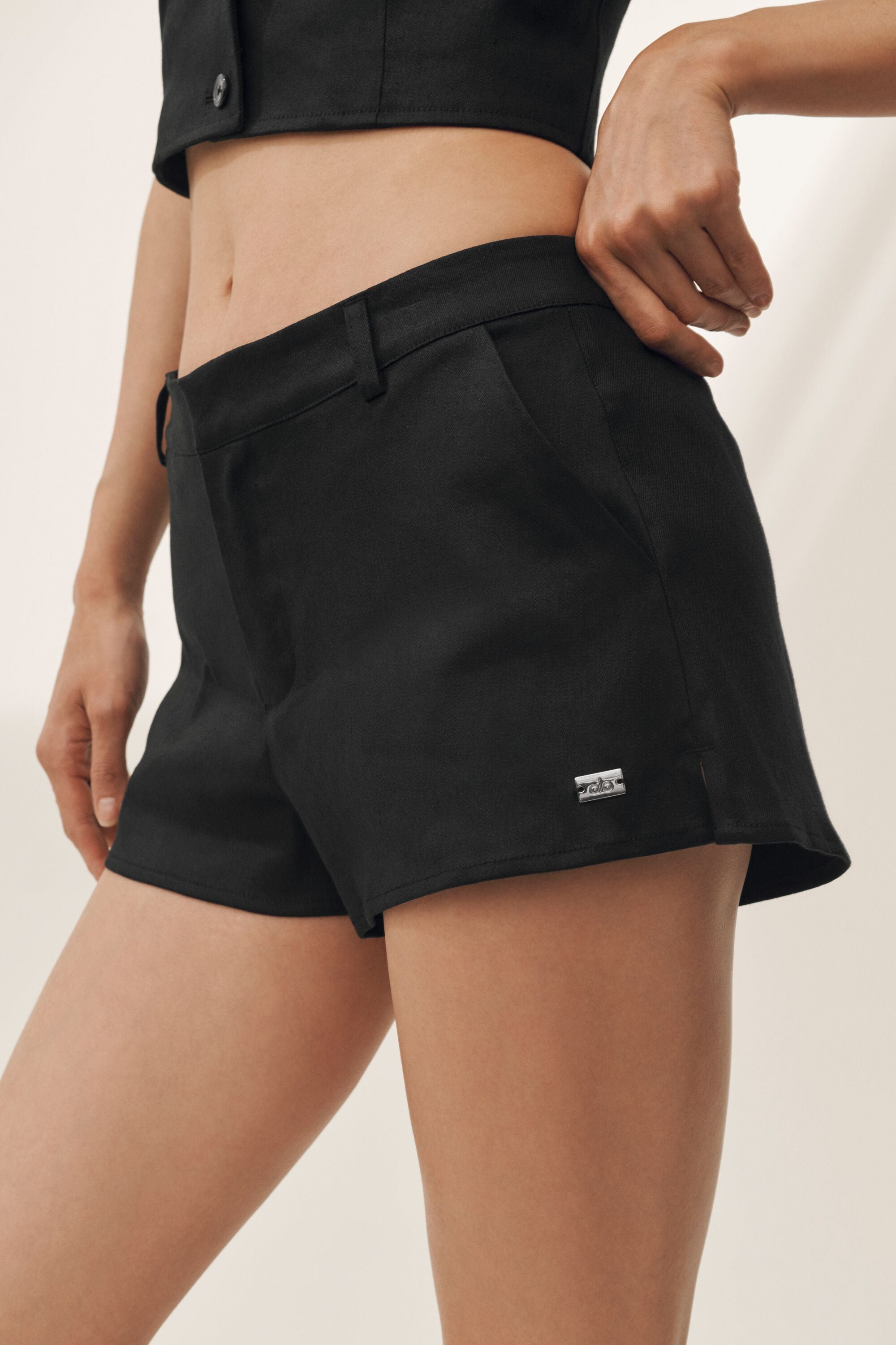 Linen Blend Low-Rise Riviera Trouser Short - Black image 2